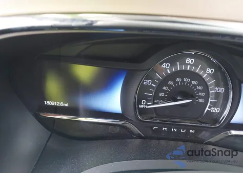 2015 Lincoln Navigator L z USA, uszkodzony, nr VIN 5LMJJ3HT7FEJ03793